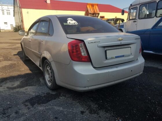 Chevrolet: ремонт задней двери